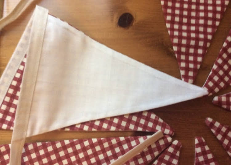 Christmas Bunting - red with cream checks